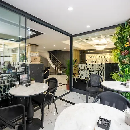 California Отель 3*