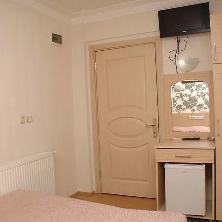 California Отель 3*